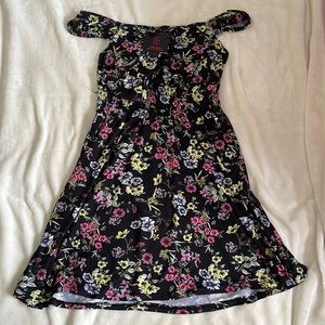 Off the shoulder floral sundress with attached mask